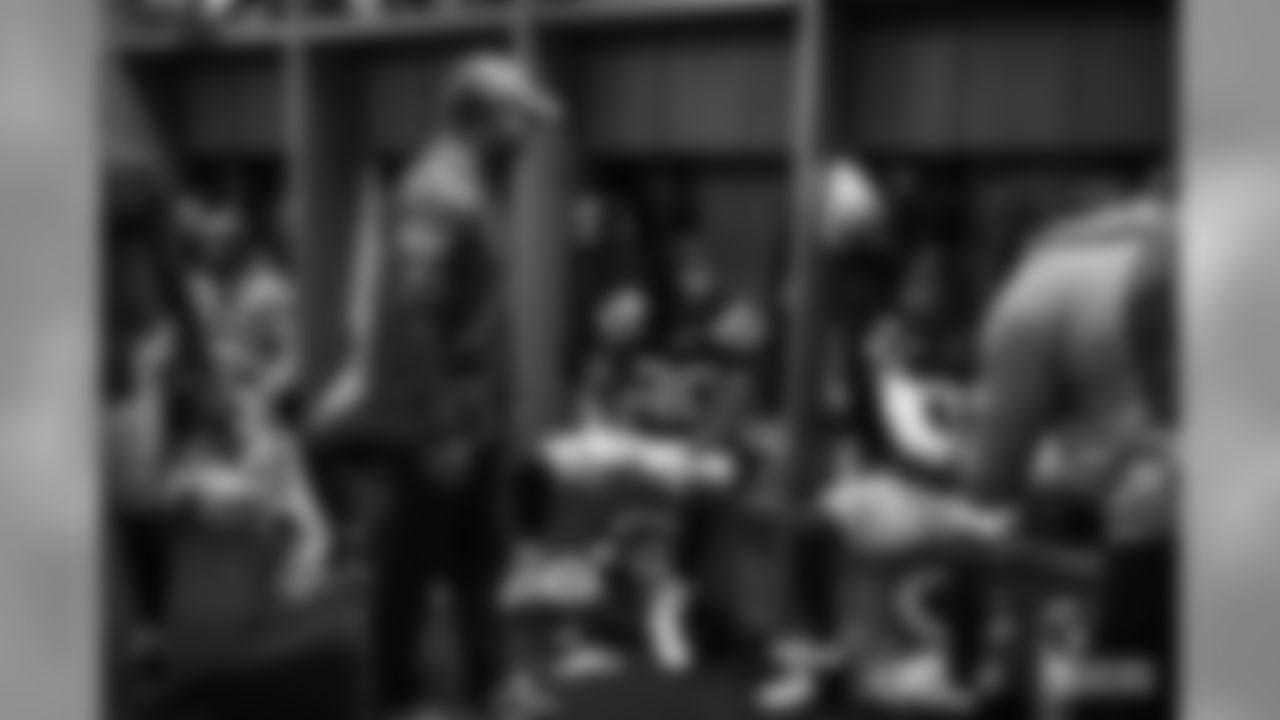 191111-locker-room-pass-08