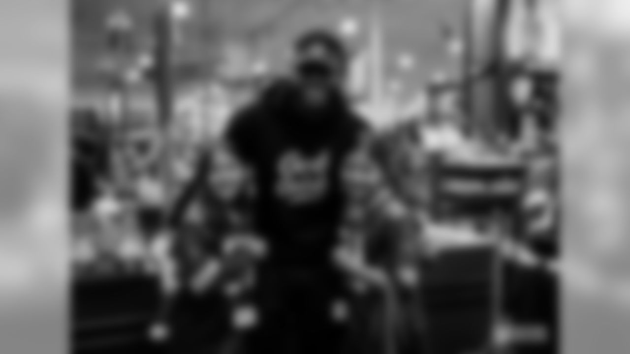 191213-adrian-amos-shop-27