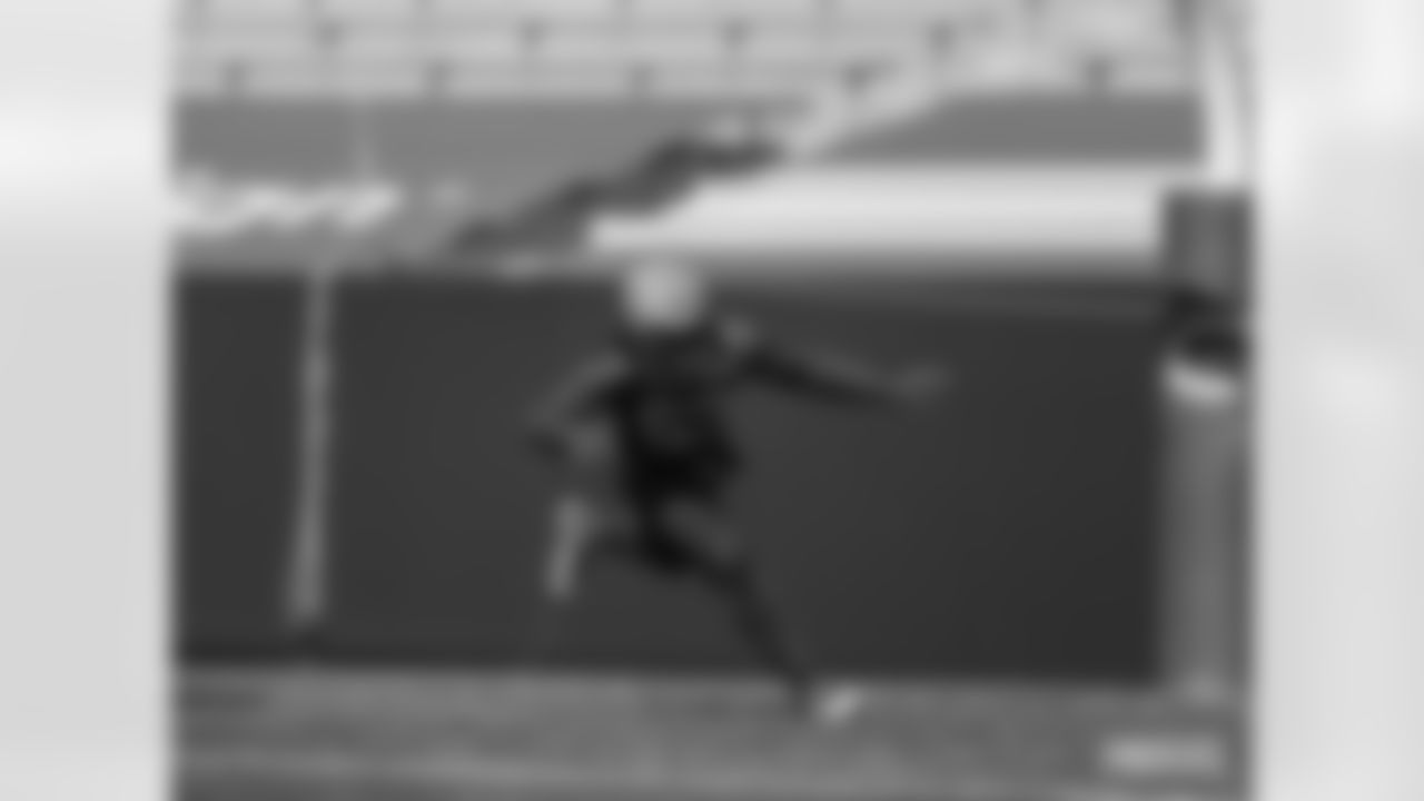 LB Jonathan Garvin
