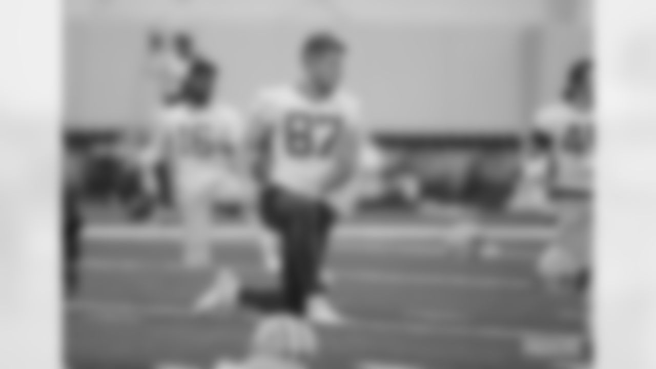 TE Jace Sternberger