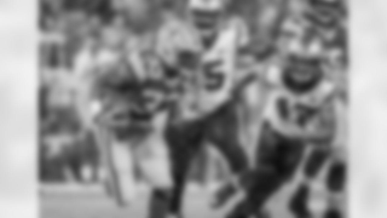 RB Aaron Jones