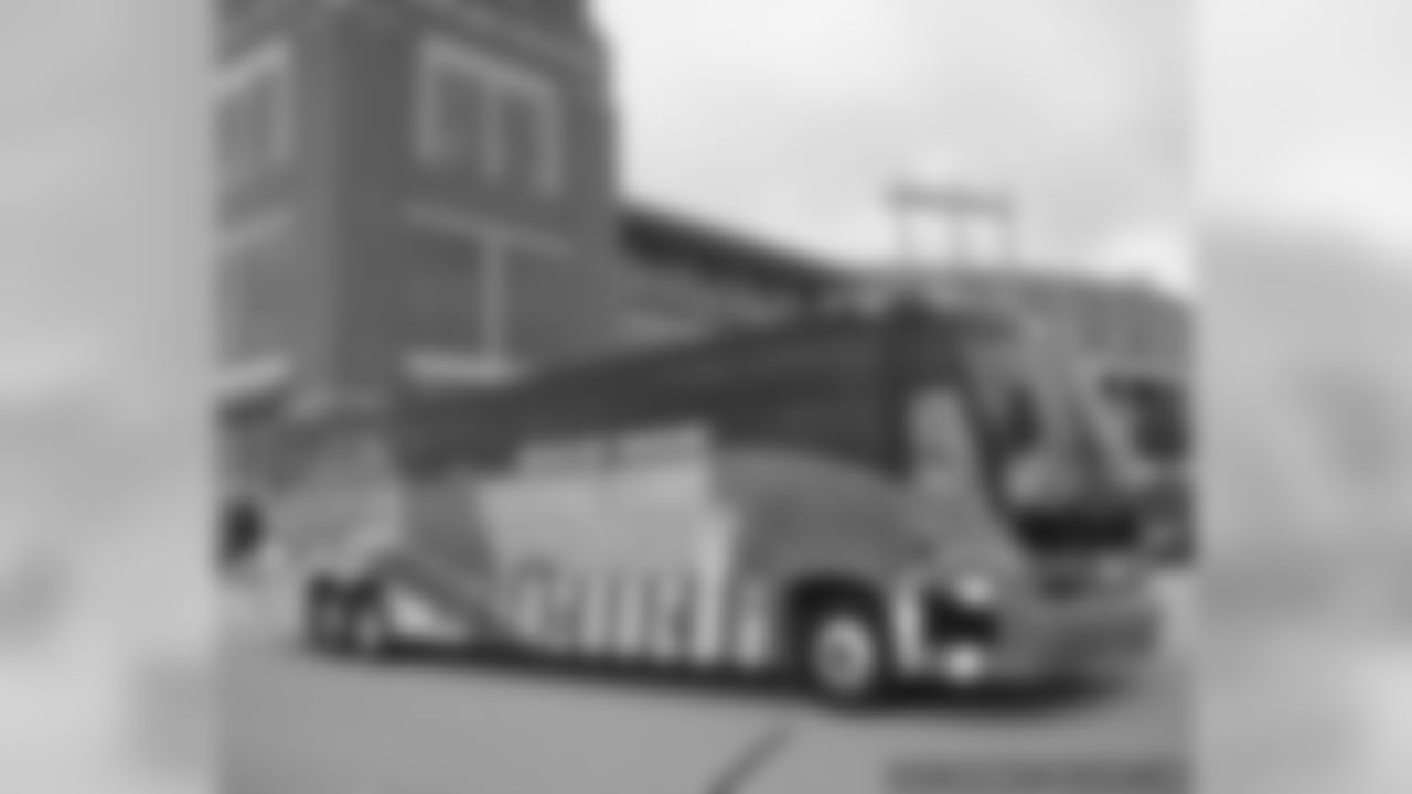 Green Bay Packers Tailgate Tour Departs