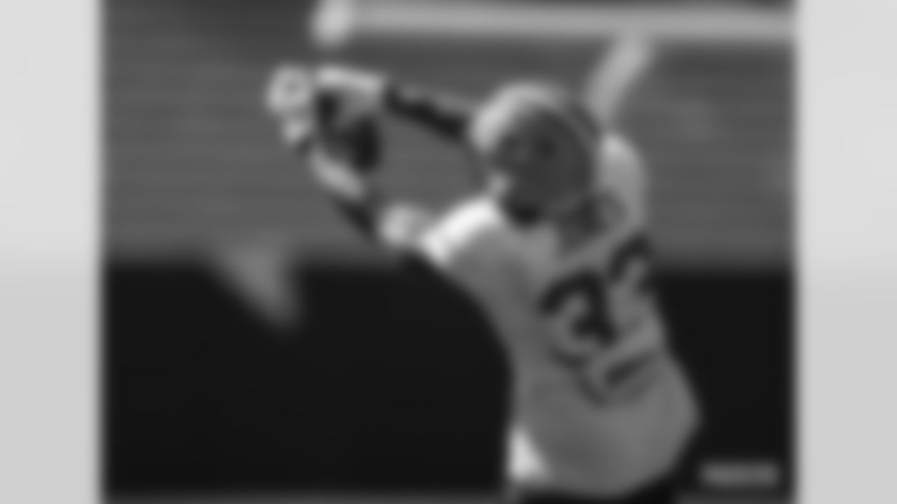 RB Aaron Jones
