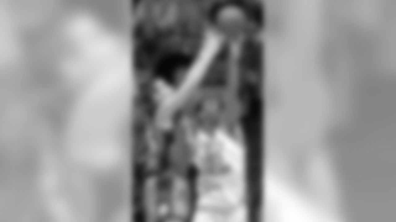 Peppers was also on the North Carolina men's basketball team for two seasons.