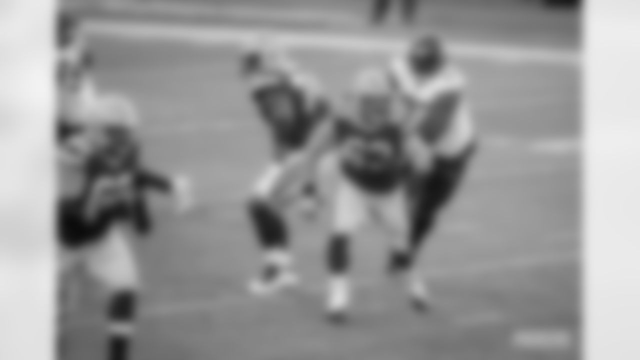 C Corey Linsley
