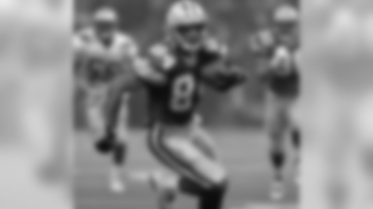 Was a late-season pickup by the Packers in 1996. Scored the opening points – a 54-yard touchdown pass from Brett Favre – in Green Bay's 35-21 victory over the New England Patriots in Super Bowl XXXI.