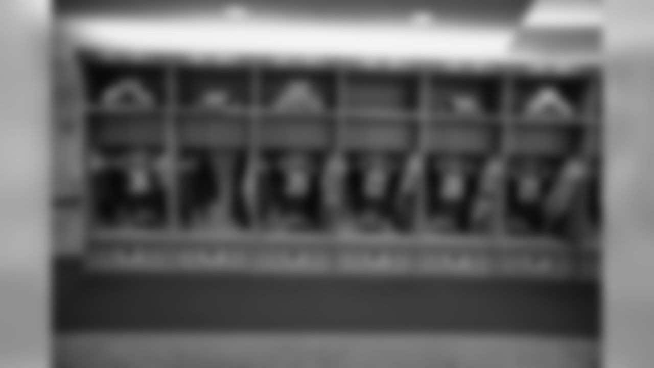181111-locker-room-bobber-17