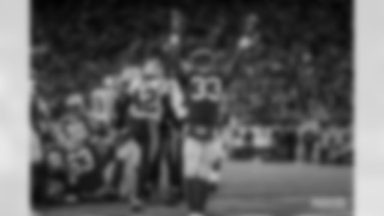 RB Aaron Jones
