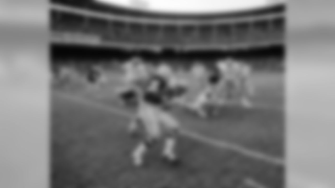 Nov. 5, 1972 - RB John Brockington (42) tries to elude a defender on a rush against the 49ers. Brockington rushed for 133 yards and two touchdowns and caught a touchdown pass in a 34-24 win at Milwaukee County Stadium.