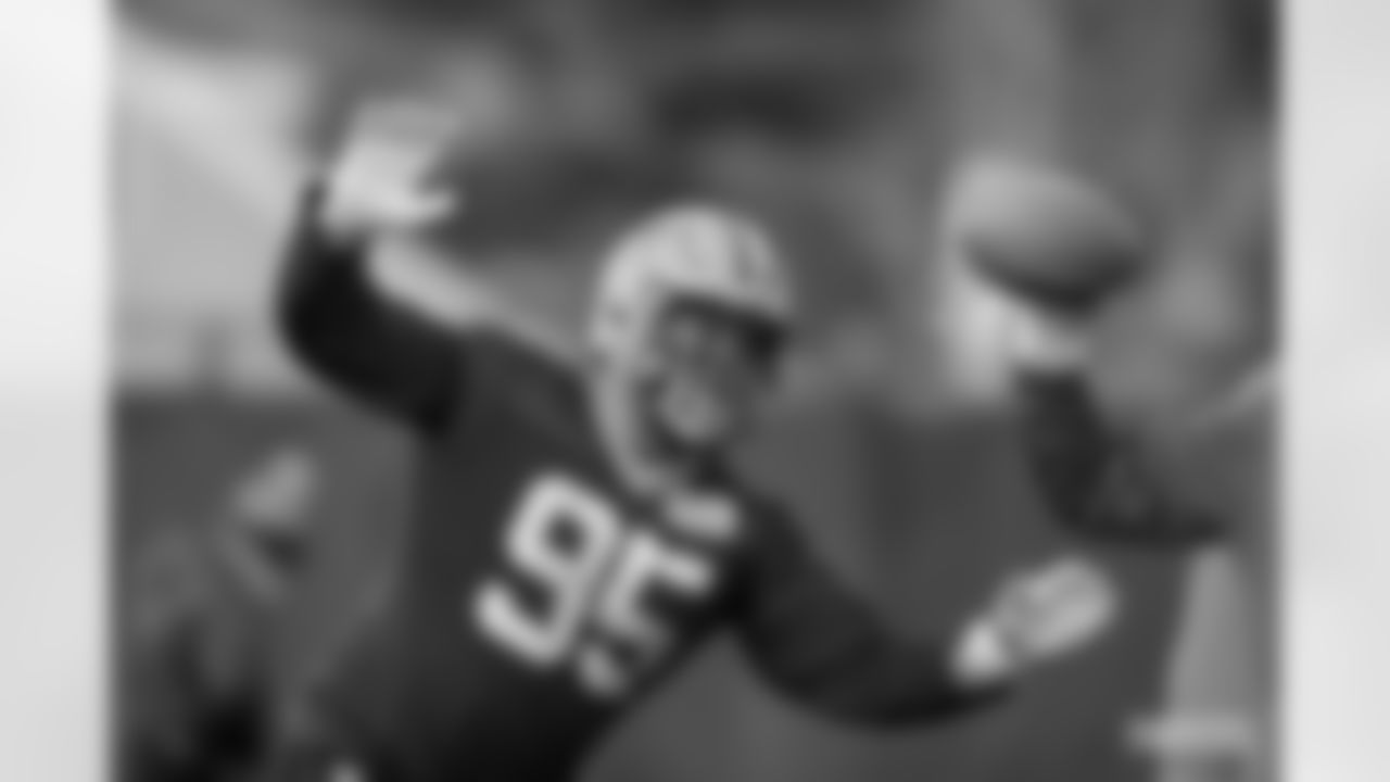 DL Tyler Lancaster