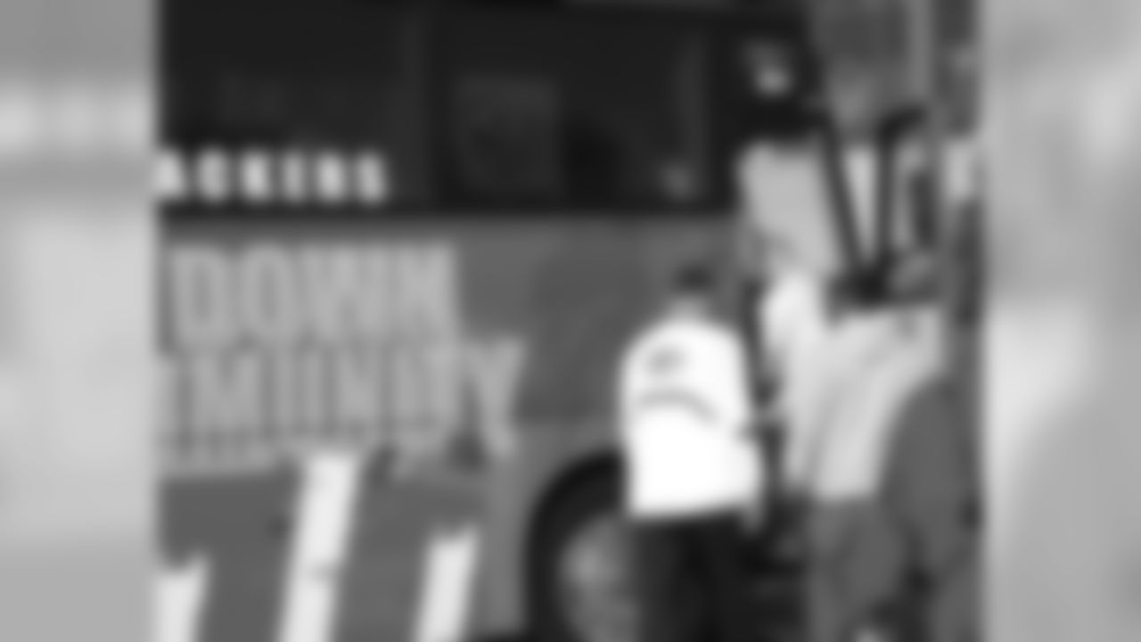 Green Bay Packers Tailgate Tour Bus Departs