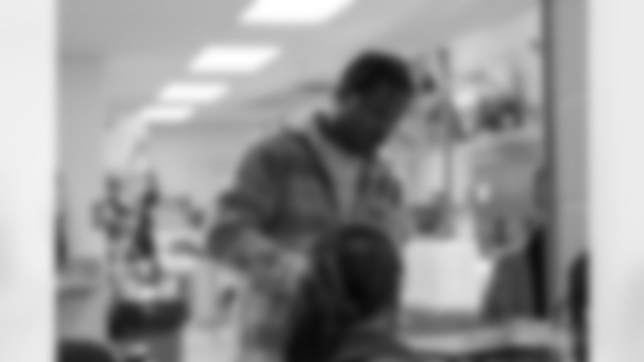 221123-thanksgiving-meal-2560021