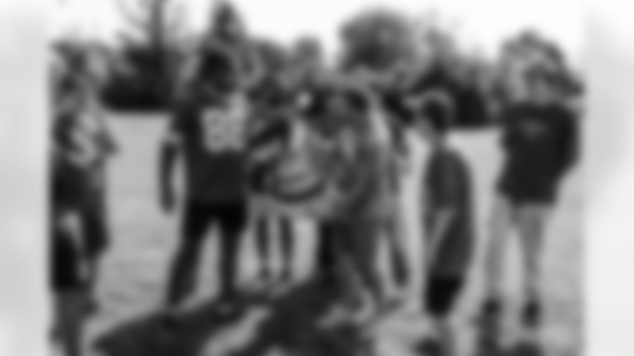 220913-football-outreach-gallery-2560072