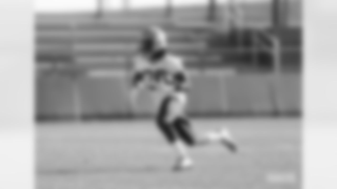 RB Aaron Jones