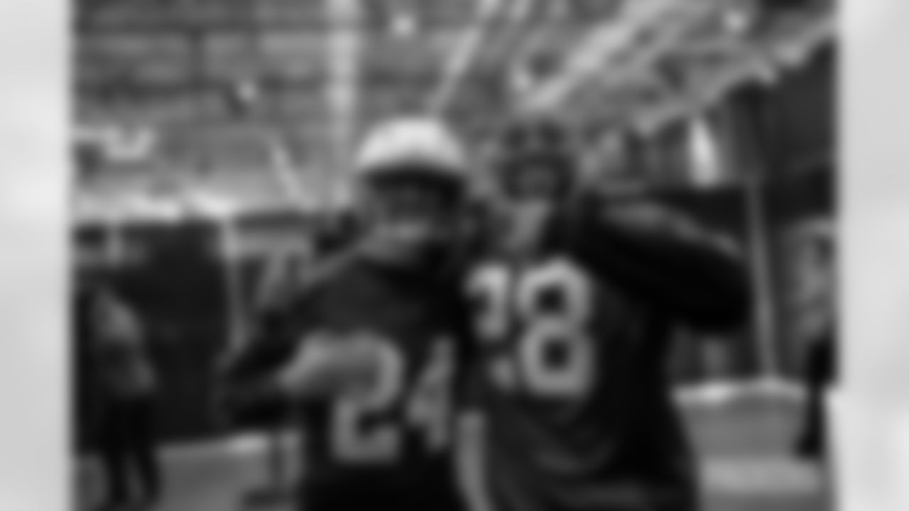 230417-packers-helmets-give-away-2560-25