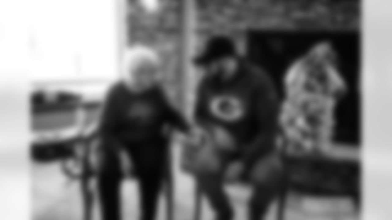 230413-senior-living-2560-3