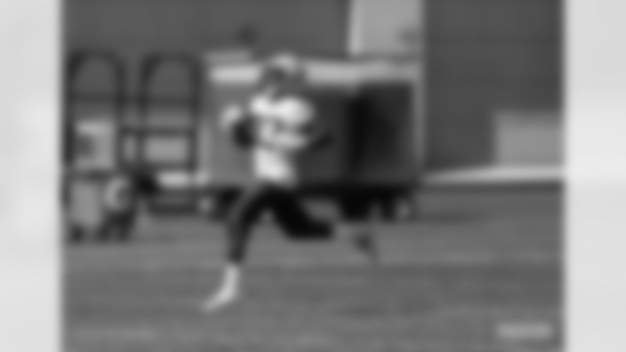 RB Aaron Jones