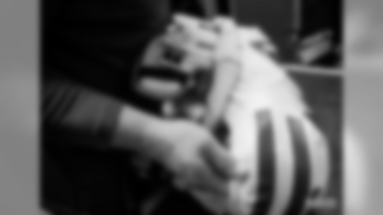 191201-packers-locker-room-bobber-WM-42