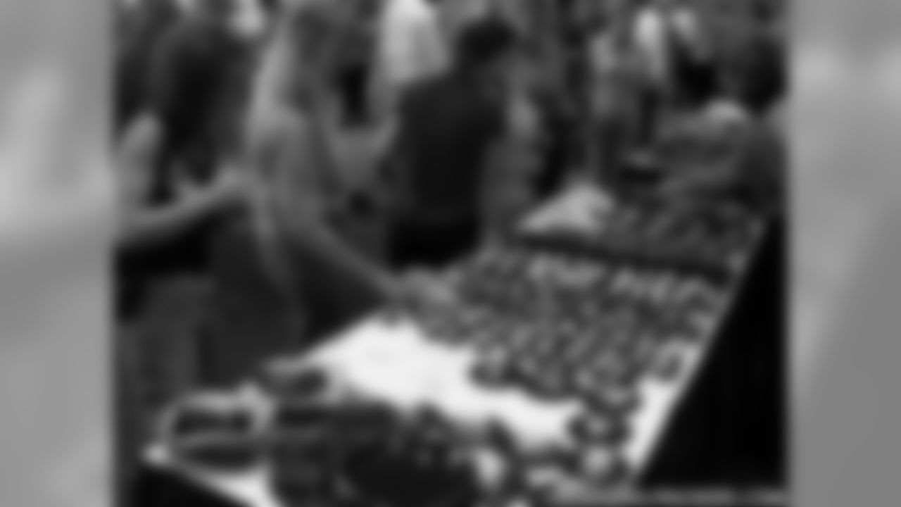 Packers Invite Private Boxholders To Sample The 2004 Menu