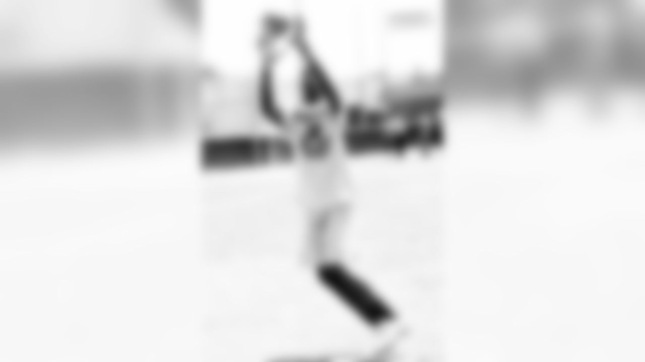 180619-marcedes-lewis-football-camp-27