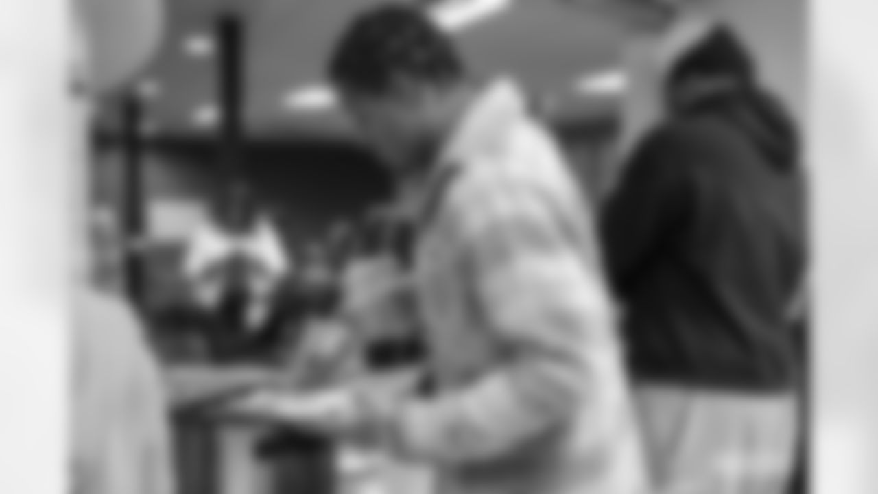 221123-thanksgiving-meal-2560018