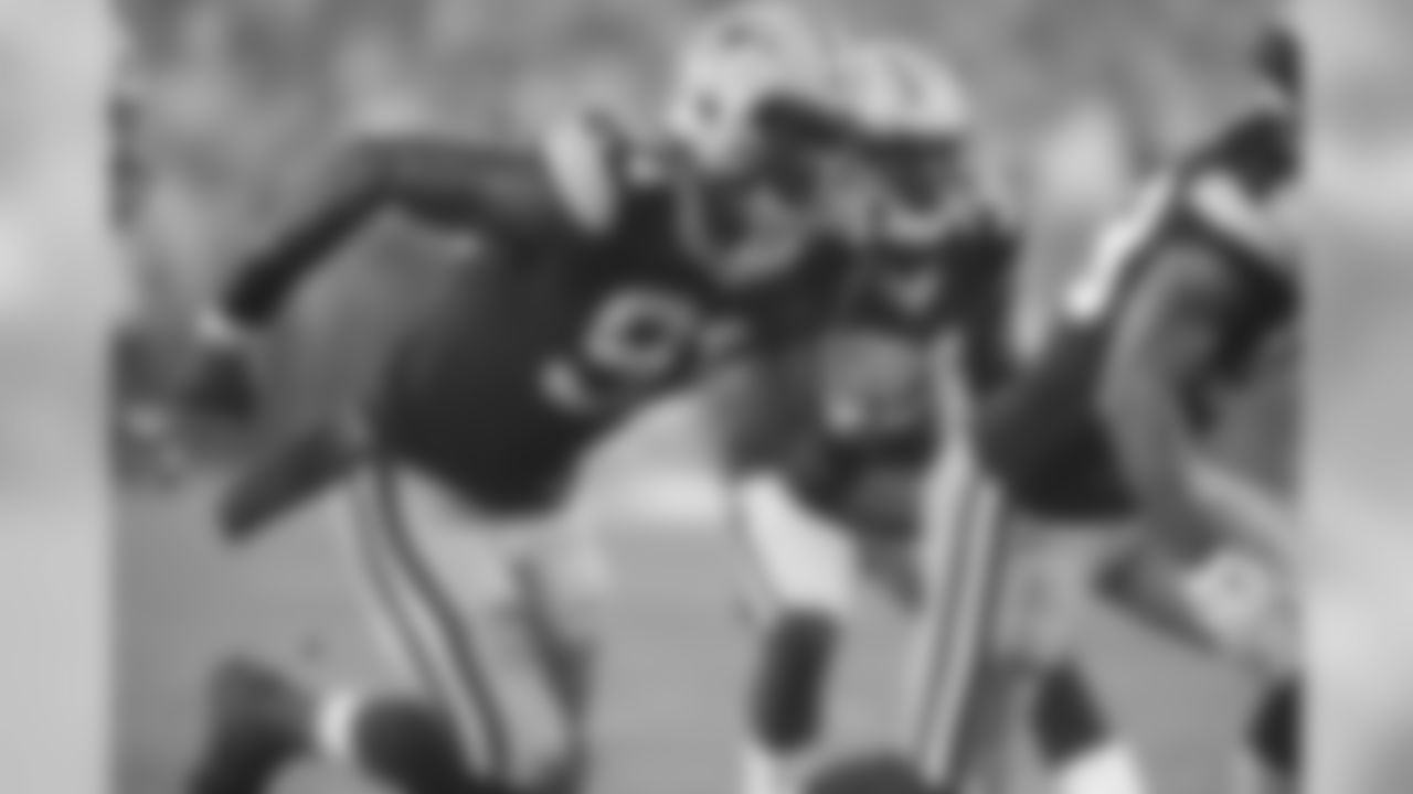 Elliott was born in Cleveland, Ohio, and attended the University of Toledo.
