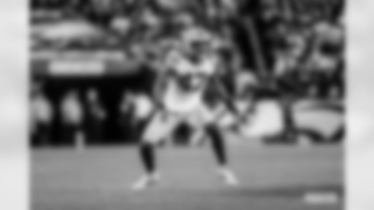 LB Justin Hollins