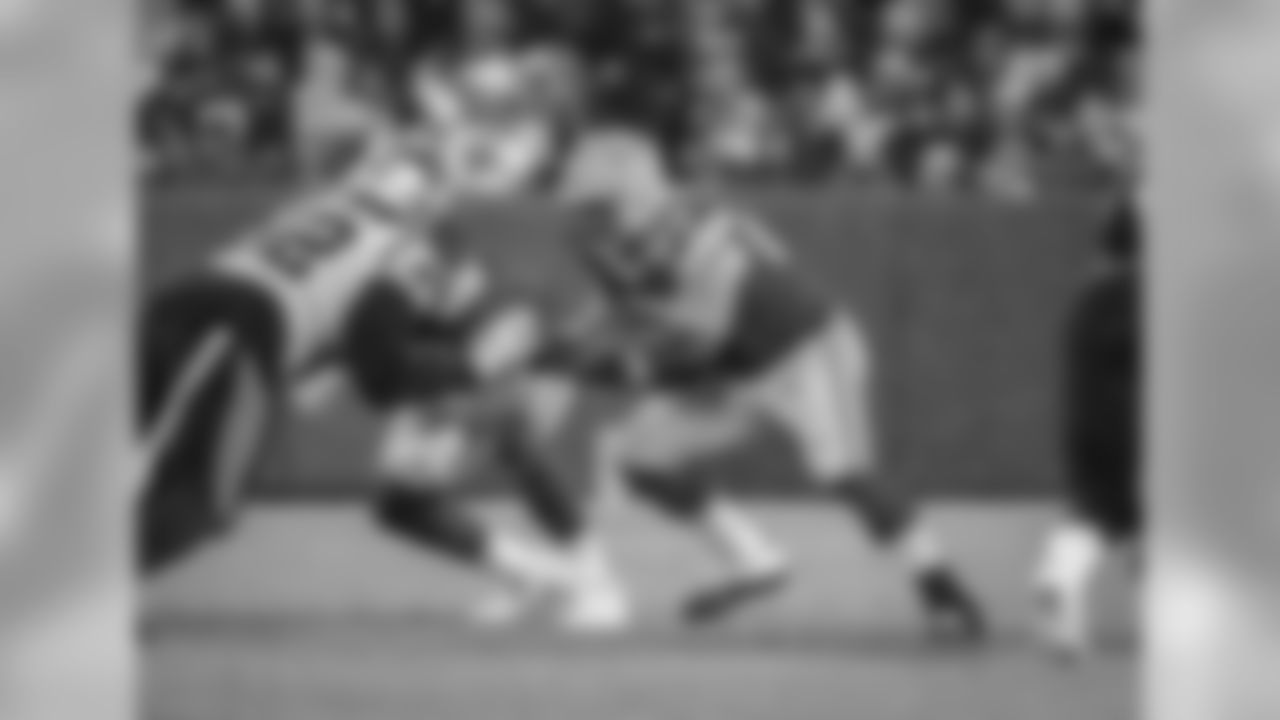 C Corey Linsley