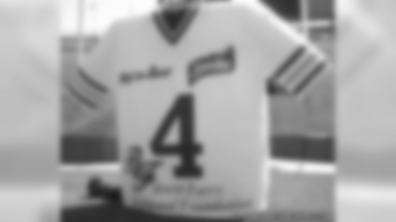 Brett Favre Forward Foundation Promotes World's Largest Packers Jersey