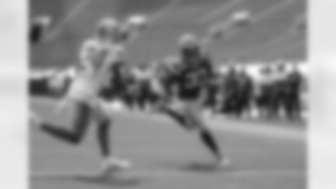 33 - RB Aaron Jones