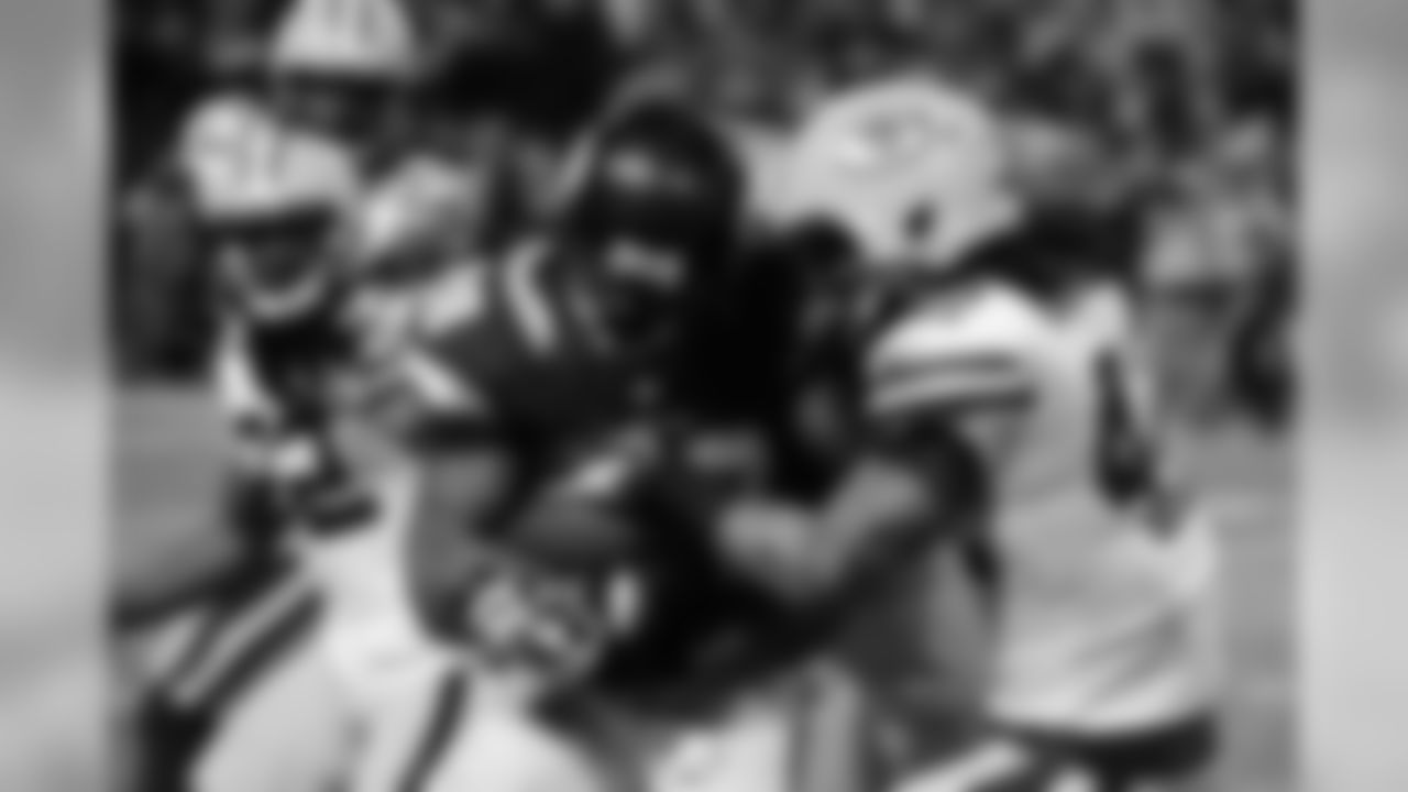 Green Bay's defense faces Adrian Peterson once again, and the Packers see former teammates Greg Jennings and Desmond Bishop in a prime-time NFC North tilt.