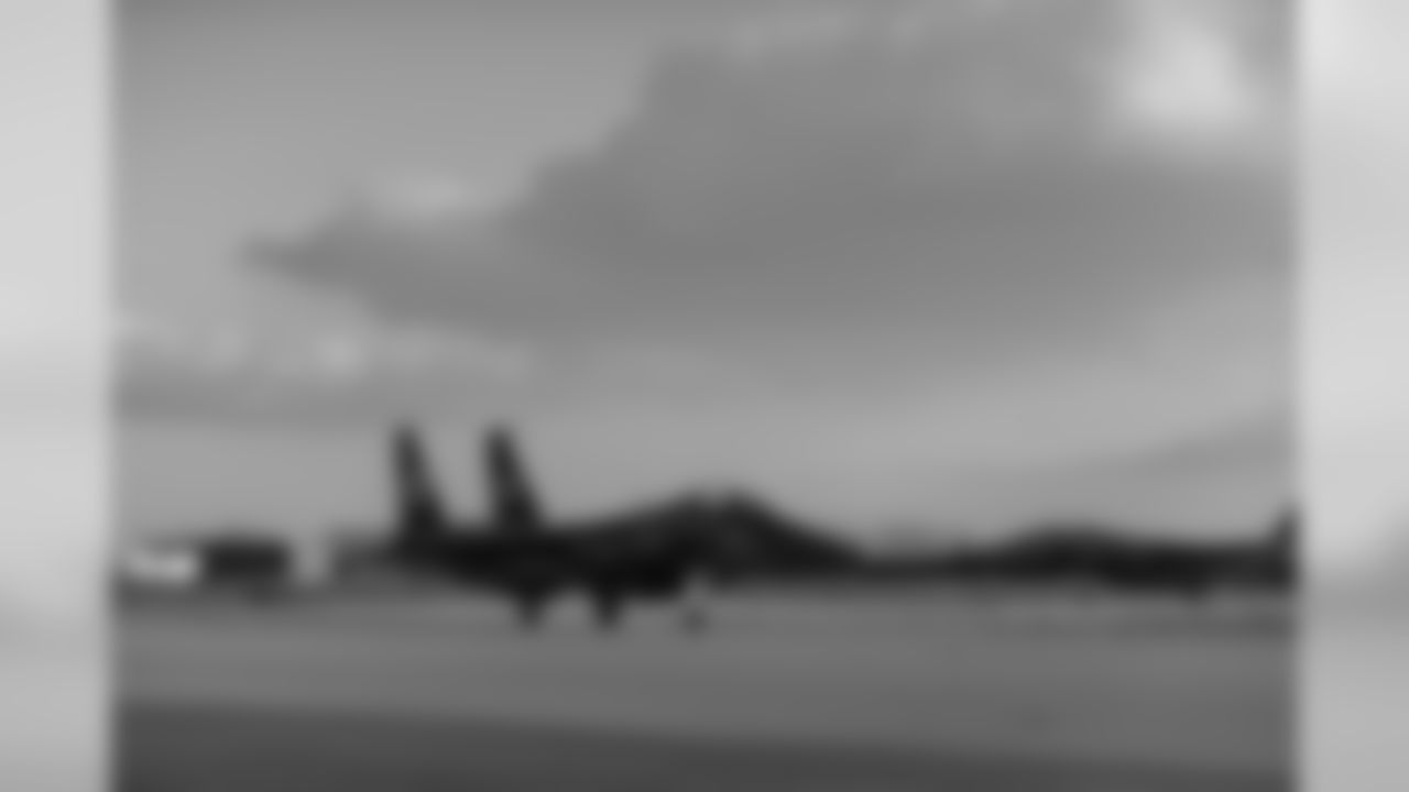 181111-f15-fly-over-08