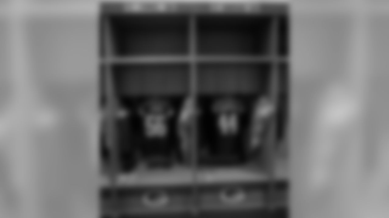 181015-packers-locker-room-bobber-7