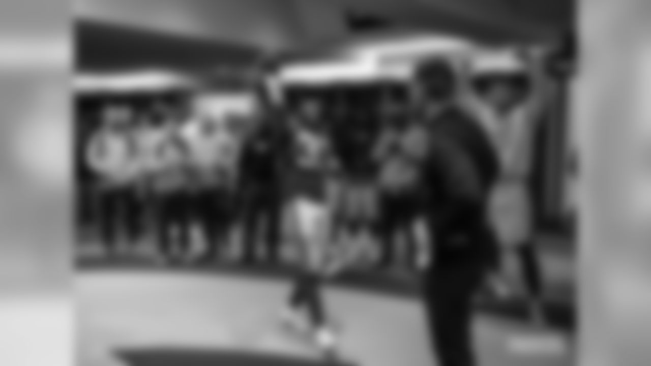 191111-locker-room-pass-12