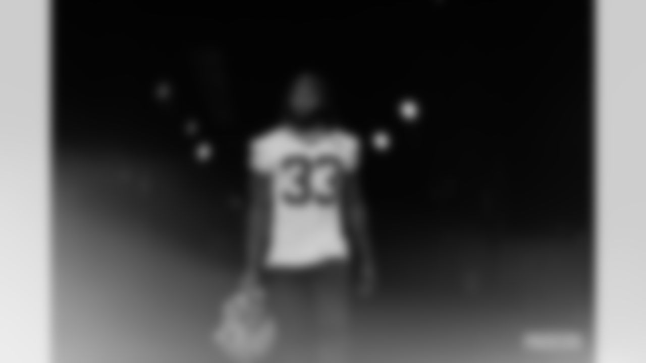 RB Aaron Jones