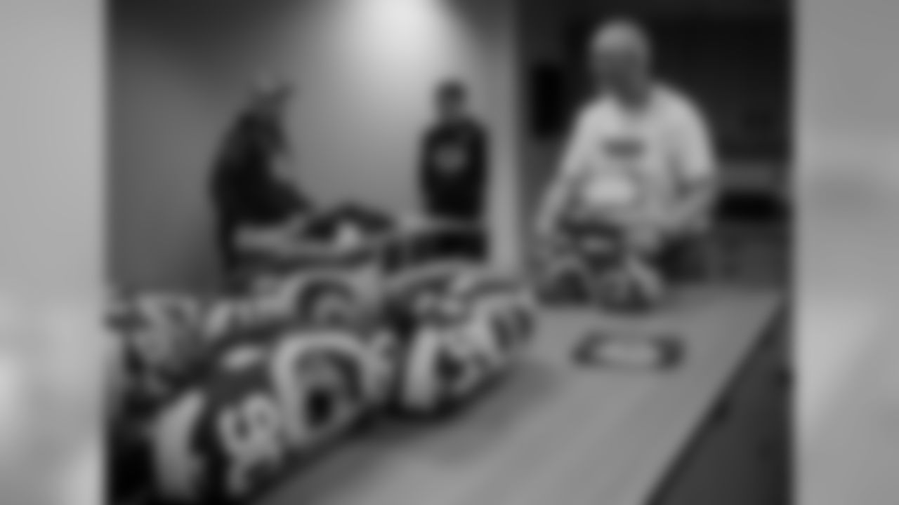 181015-packers-locker-room-bobber-27