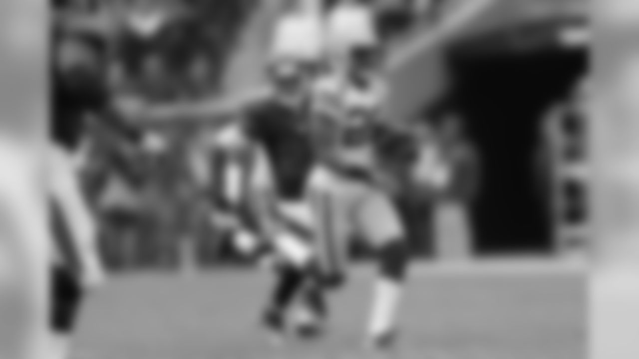 Hayward earned NFL Defensive Rookie of the Month honors for October (2012) after collecting 12 tackles (nine solo), four INTs and eight passes defensed over a four-game stretch that saw the Packers post a 3-1 record.