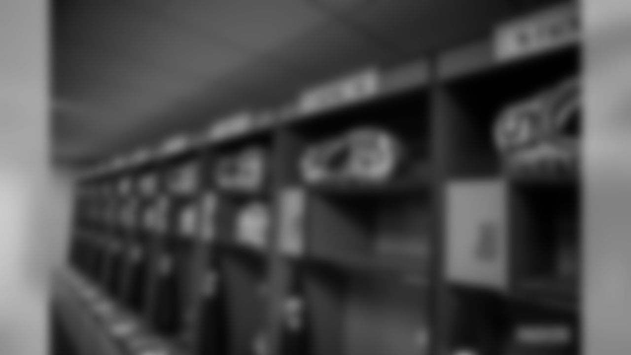 200119-locker-room-bobber-WM-026