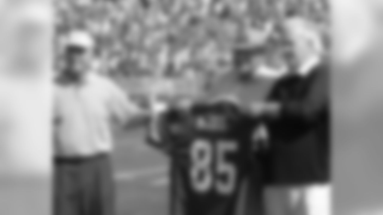 Bart Starr, Ron Kramer and Paul Hornung with Max McGee's jersey