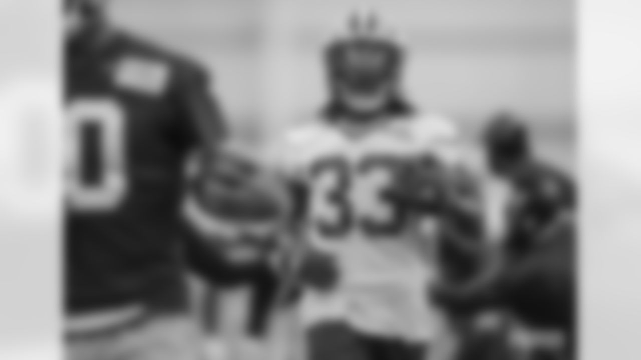 RB Aaron Jones