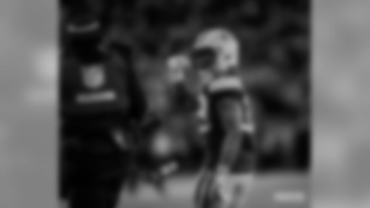 RB Aaron Jones