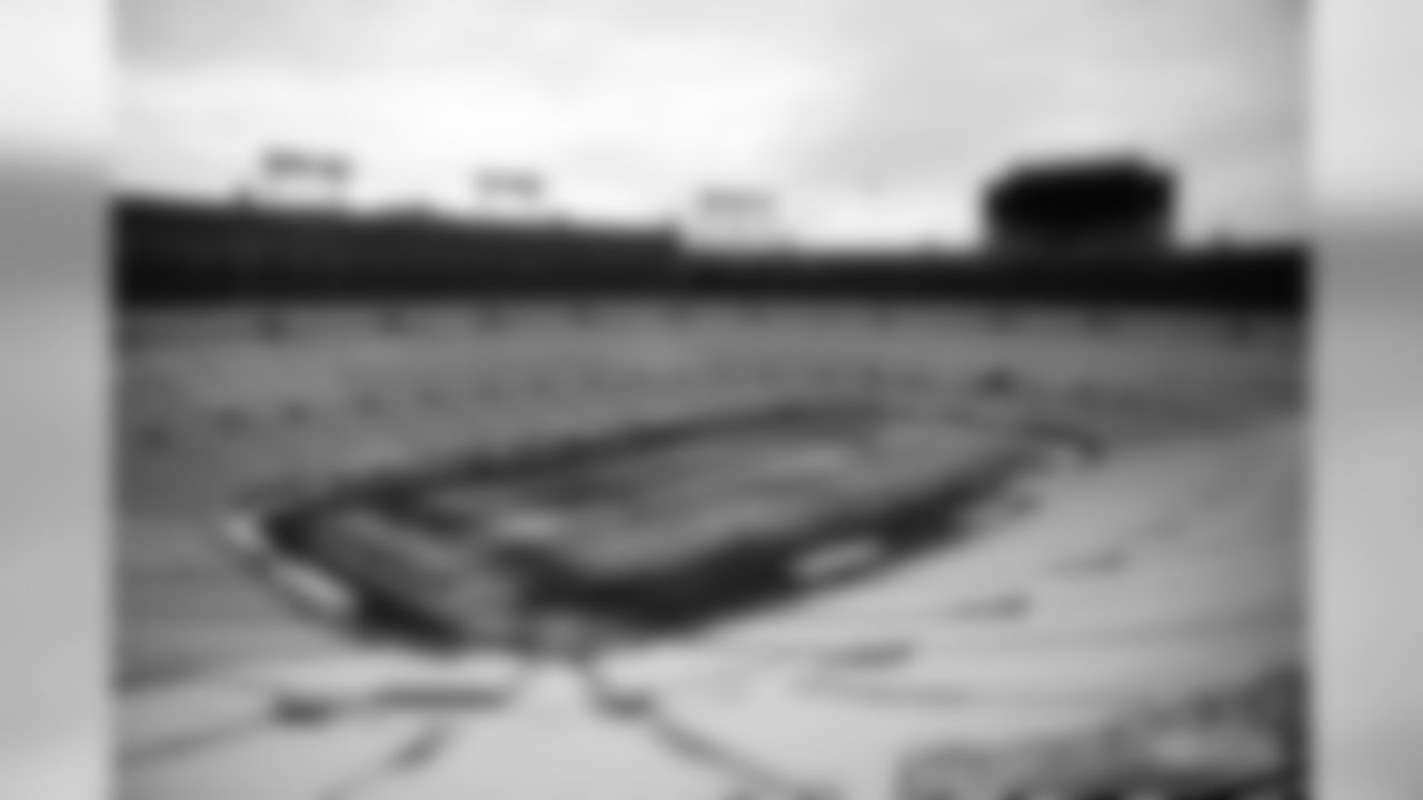 191029-lambeau-first-snow-2