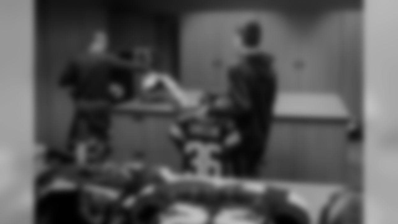 181015-packers-locker-room-bobber-24
