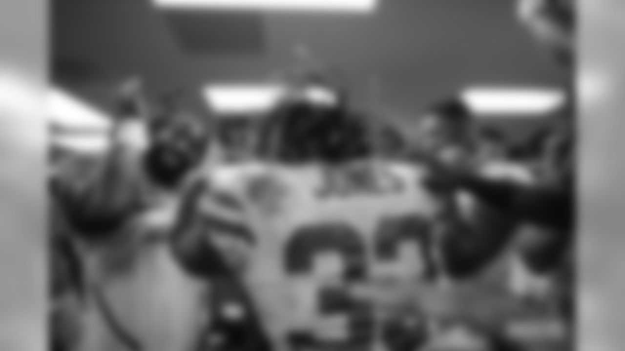 191028-locker-room-pass-13