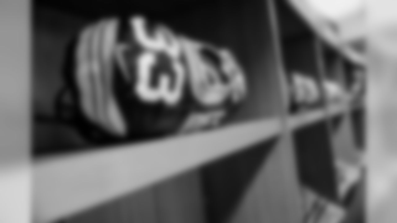 181202-locker-room-bobber-13