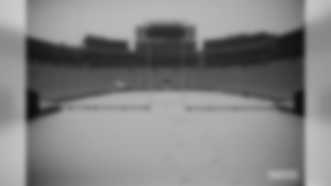 191106-snowfall-at-lambeau-13