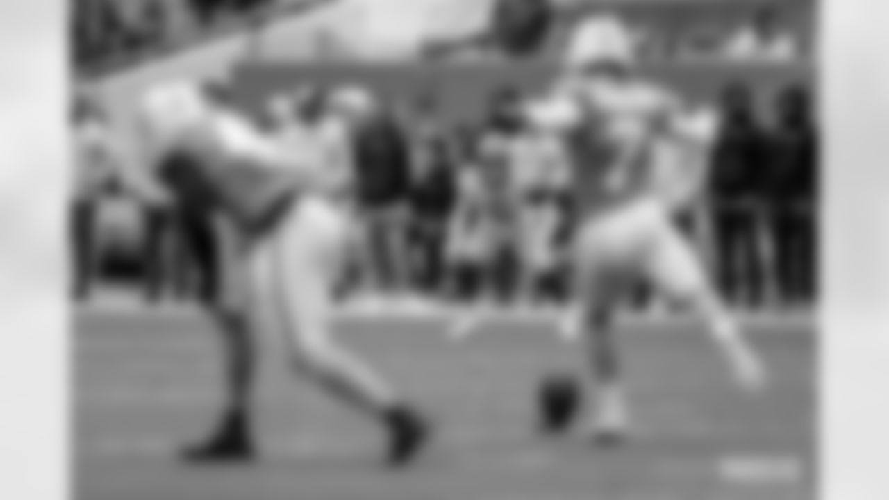 221225-packers-dolphins-siegle-WM-63