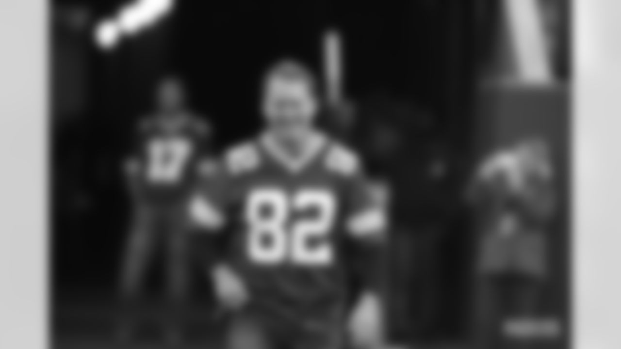 WR Don Beebe (1996-97)