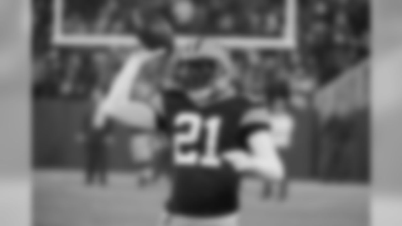 His given name Ha'Sean Treshon Clinton-Dix. Clinton-Dix's first name is pronounced ha-SEEN. He was nicknamed "Ha Ha" by his grandmother when he was 3 or 4 years old.