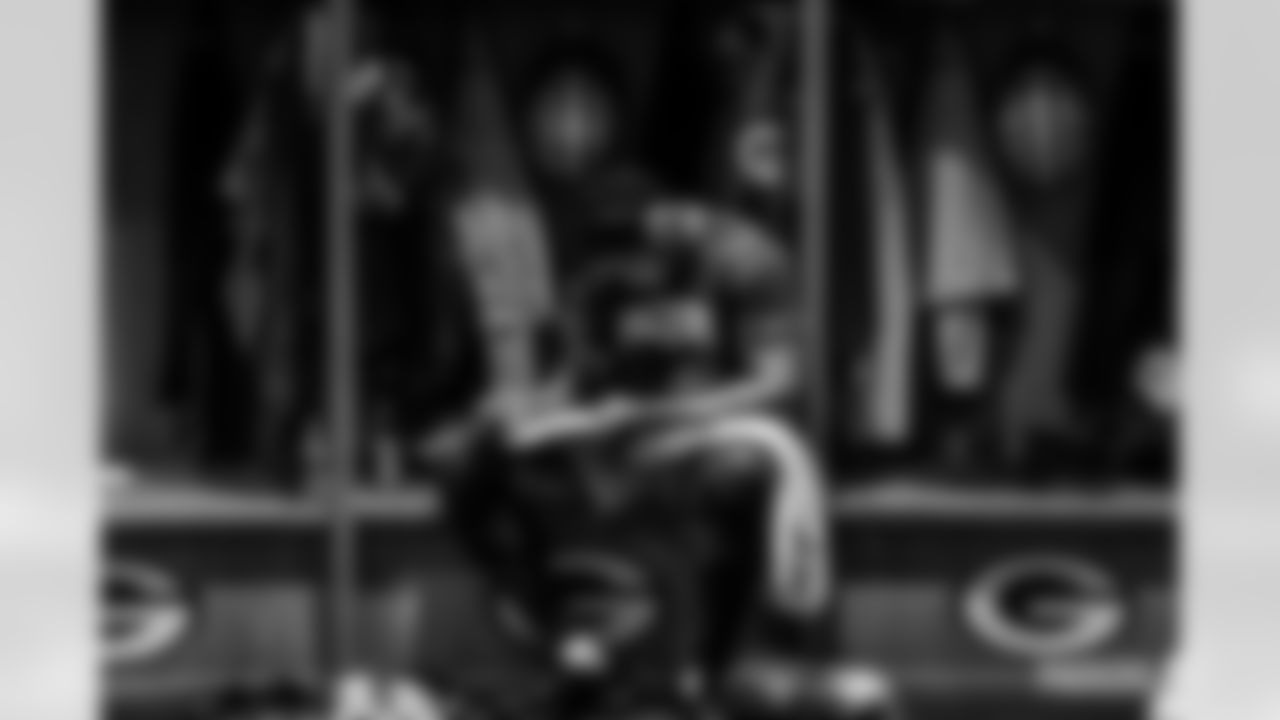 220101-locker-room-ES-2560005